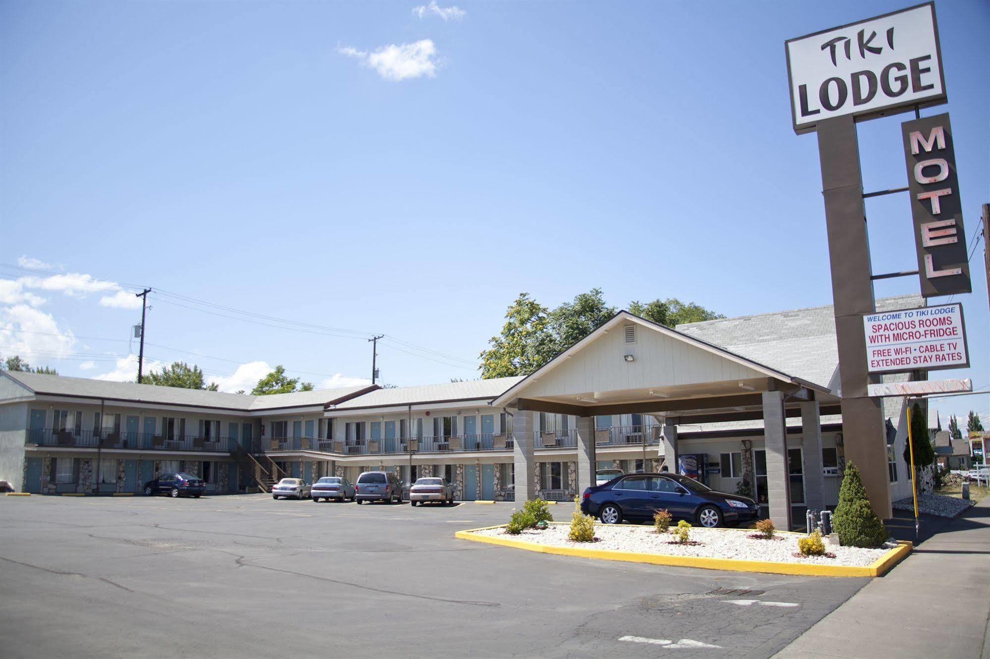 Pine Tree Inn Medford Exterior photo